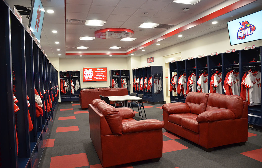 X 上的St. Louis Cardinals：「Overnight, the Visiting Clubhouse was transformed  into the Fantasy Camp locker room.  / X